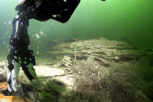 ROV Yogi’s manipulator arm is used to measure the temperature of hot, mineral-rich fluid flowing out of a large hydrothermal vent at the bottom of Yellowstone Lake. Credit: GFOE